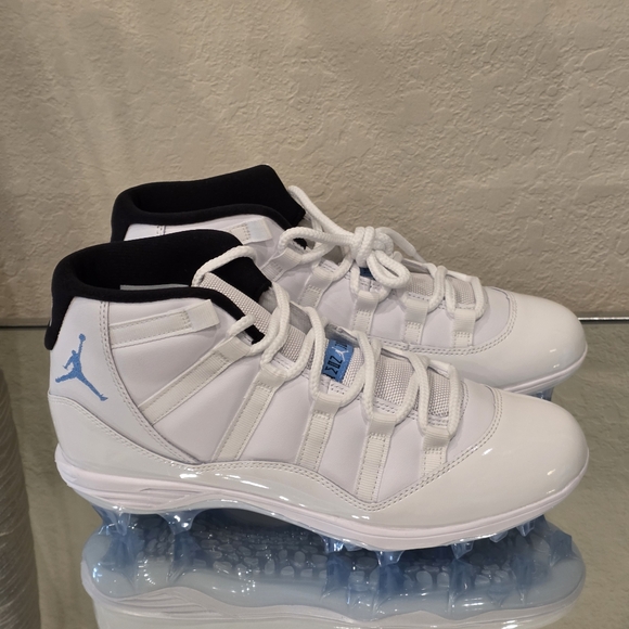 🔥 Air Jordan 11 Retro Low TD Cleats – White/University Blue – Size 8.5 🔥 - Picture 3 of 7